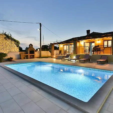 Holiday home 2043 Galizana