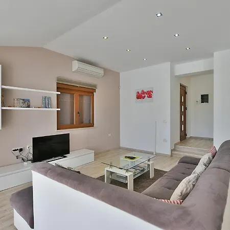 2043 Holiday home